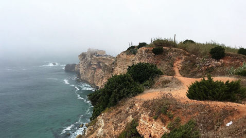 De kliffen bij Nazare Portugal