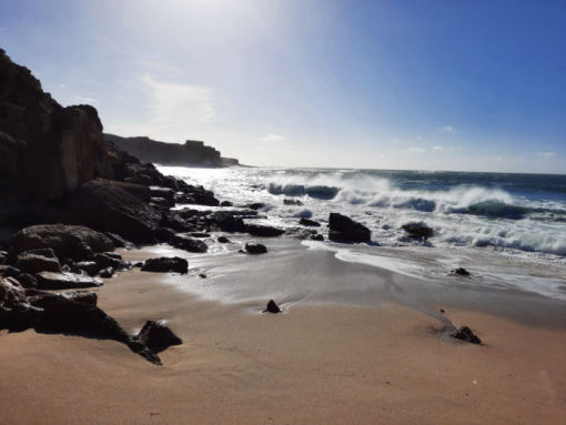 1 van de stranden bij Ericeira