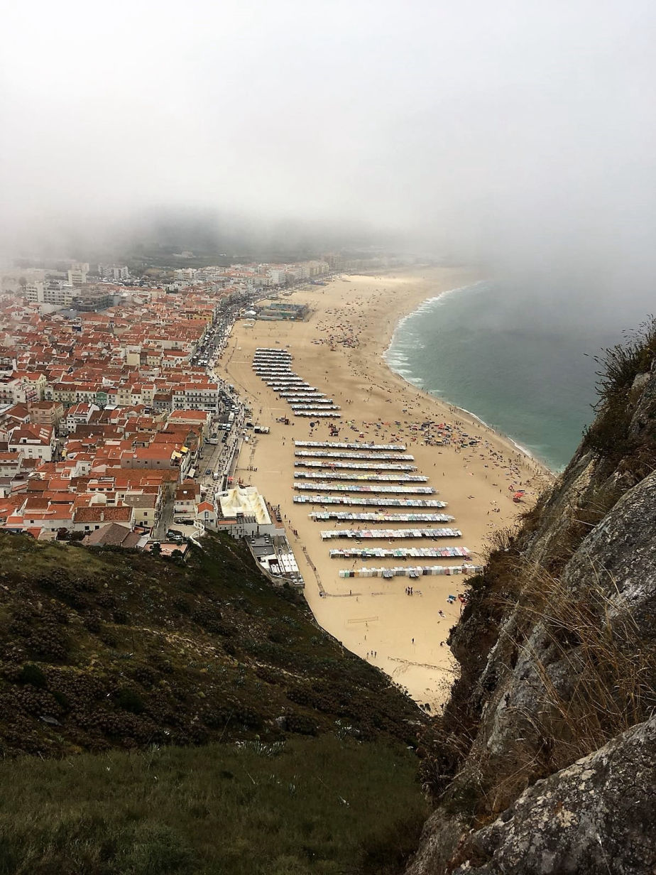 Het strand bij Nazare Portugal