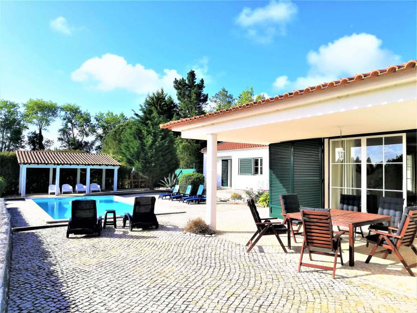 Het heerlijke zwembad bij de villa in Portugal